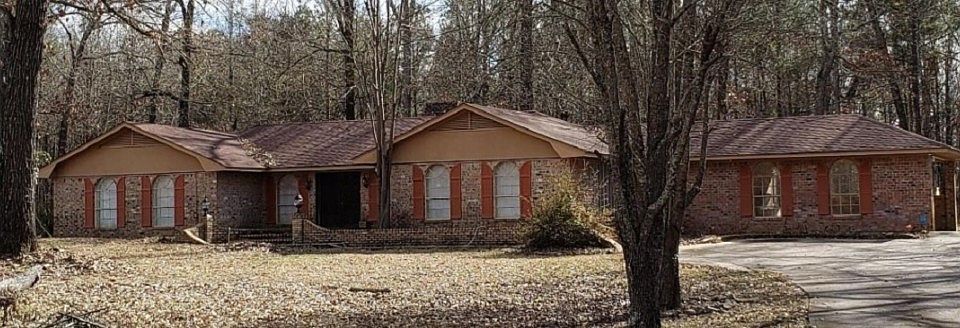 1st image of 4874 Woodlawn Dr