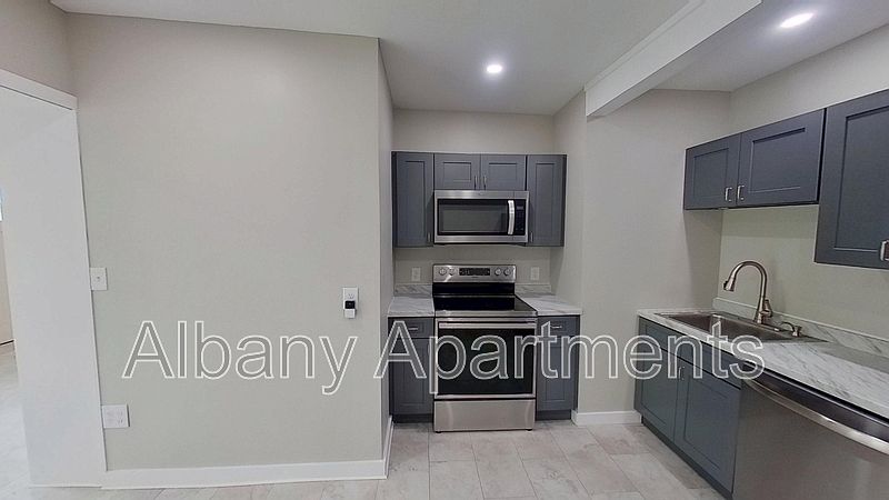1st image of 4 Ten Eyck Ave #3
