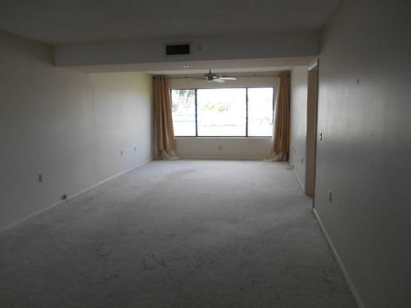 2nd image of 801 Seafarer Cir APT 206