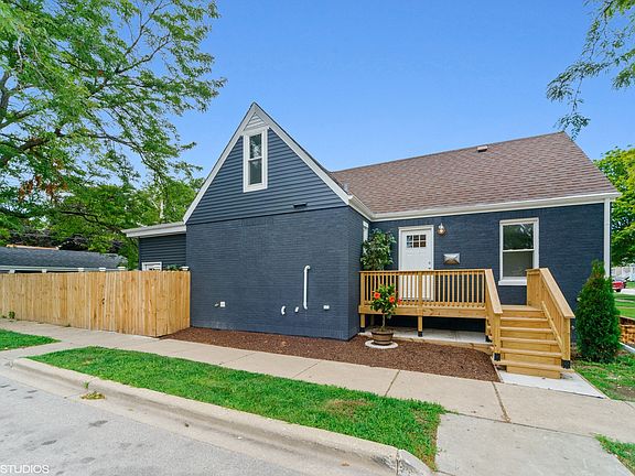 2nd image of 3202 Ernst St