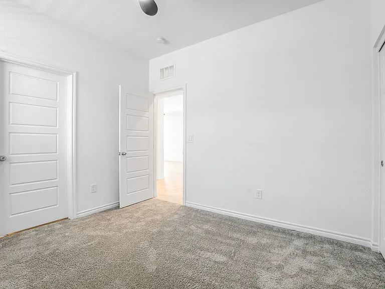 9770 Redwood Cascade St — Photo 15