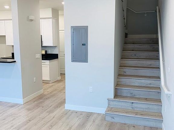 4th image of 14828 Rayen St #207