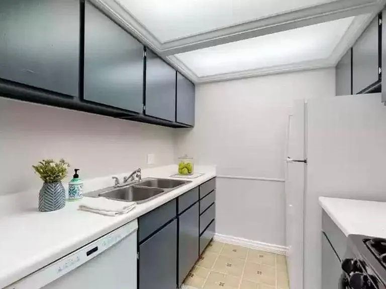 1160 S Foothill Dr #212 — Photo 8