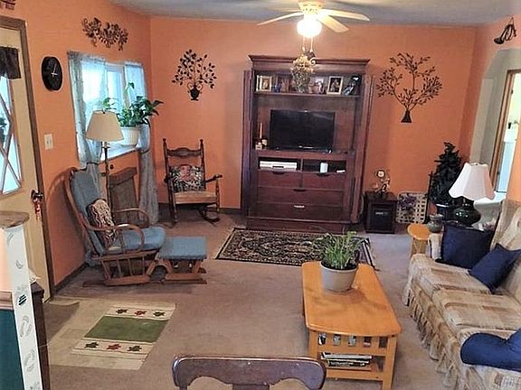 5th image of 81 Pleasure Hill Dr