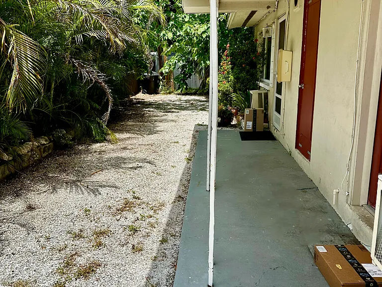 522 Florida Ave — Photo 15