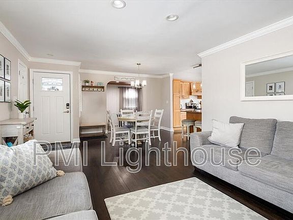 3rd image of 654 Bermuda Rd