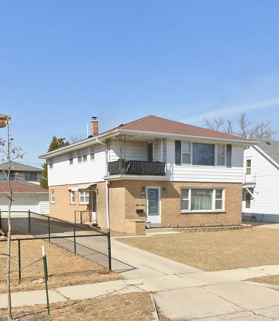 3 bed, 1200 sqft, $1,820 — Photo 2