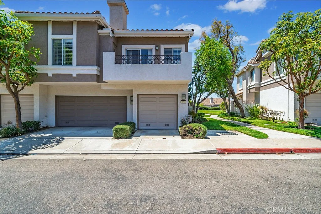 2 bed, 971 sqft, $3,695 — Photo 2