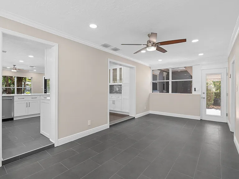 400 E Grant St — Photo 16