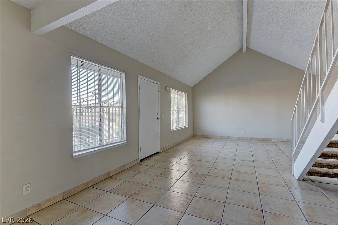 2 bed, 2.5 bath, 1365 sqft, $1,600 — Photo 3