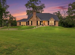 330 W Pineshadows Dr, Sour Lake, TX 77659