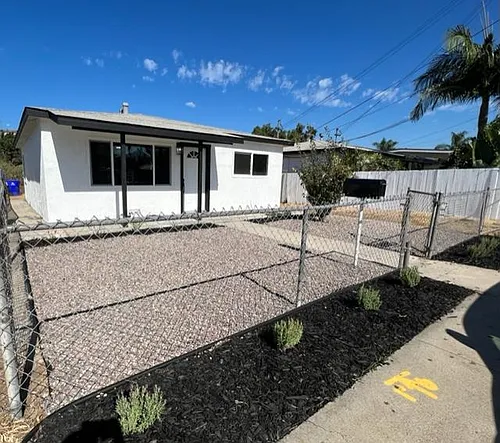 1150 Goodyear St Photo 1