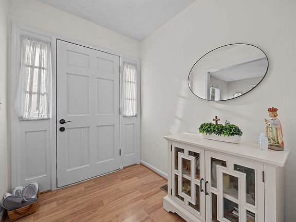 5th image of 211 Marlowe Dr