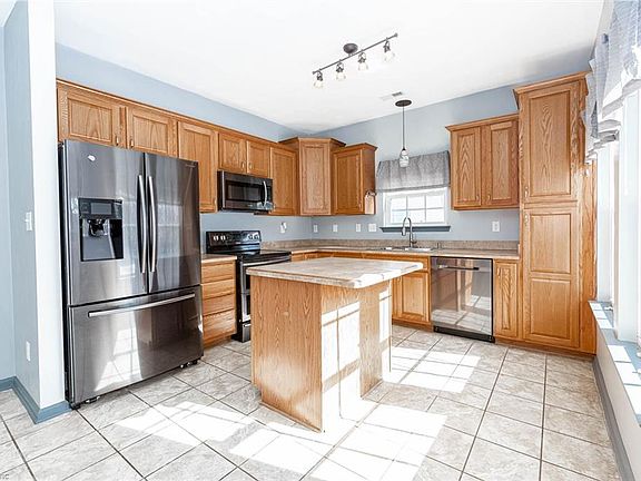 3rd image of 1062 Snead Dr