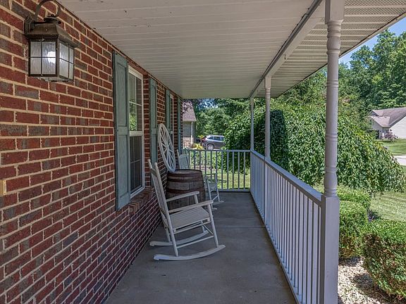3rd image of 1761 Heritage Woods Dr