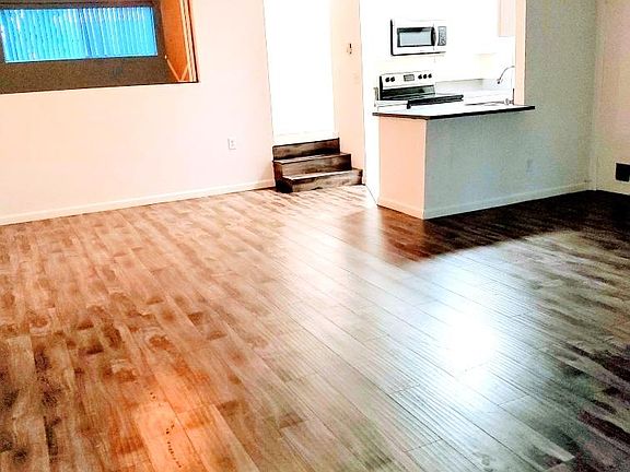 5th image of 909 Westbourne Dr #0
