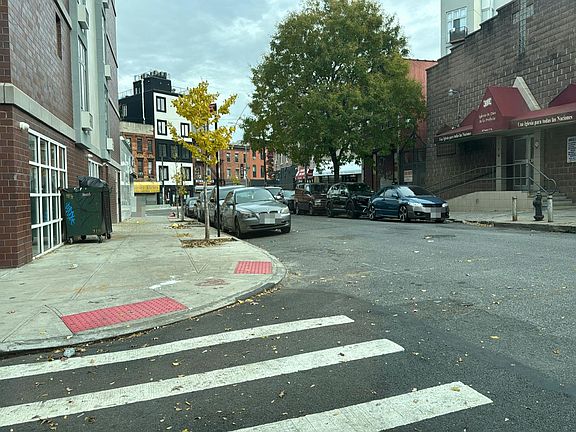 5th image of 379 Hooper St