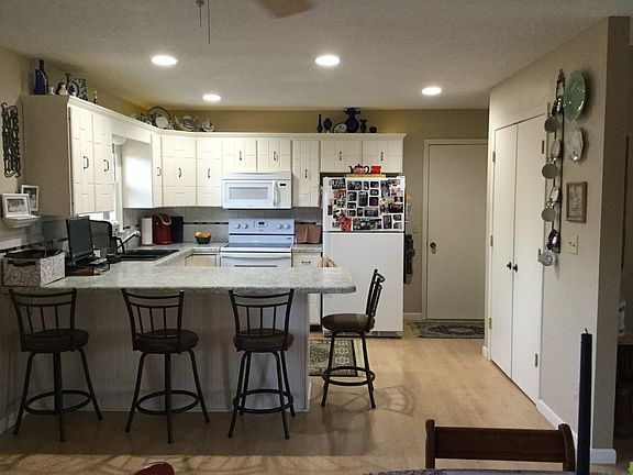 Main Floor Kitchen, Pantry