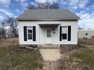 1008 Locust St #1, Carrollton, IL 62016