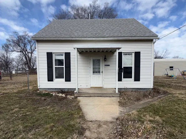 1008 Locust St #1, Carrollton, IL 62016