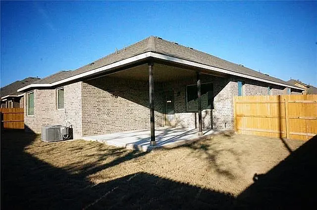 2449 Lyla Ln — Photo 8