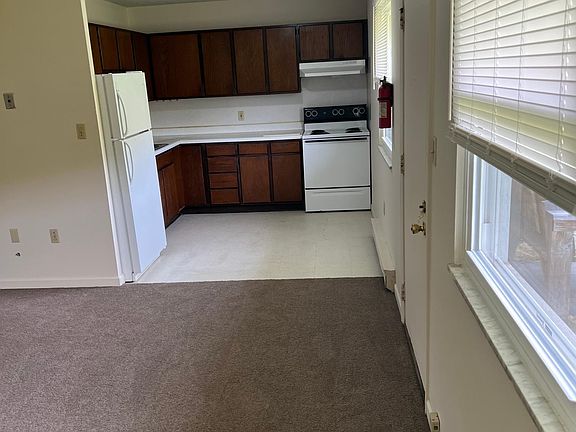 5th image of 557 E Lake St APT 3