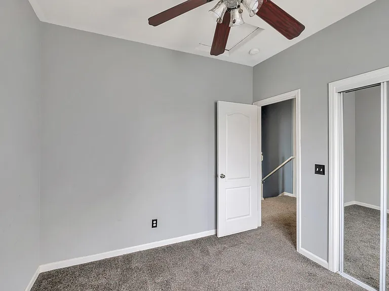 1061 Vermont Ave — Photo 23