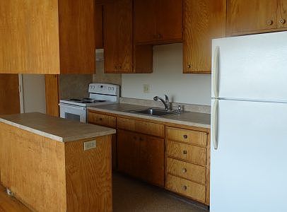 3rd image of 6 Lewis Ave
