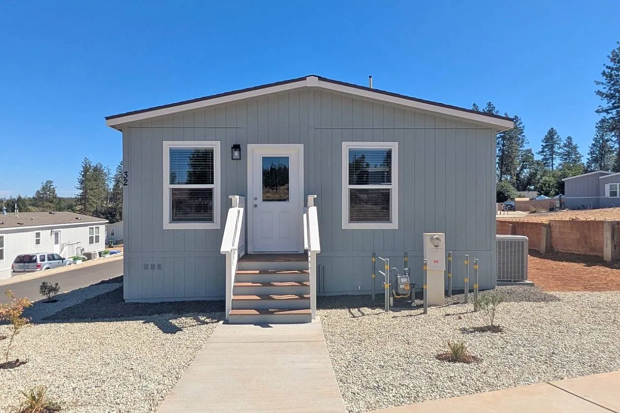 3 bed, 2.0 bath, 1070 sqft, $1,795 — Photo 1