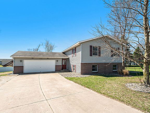 3rd image of 320 Maizie Ct NW