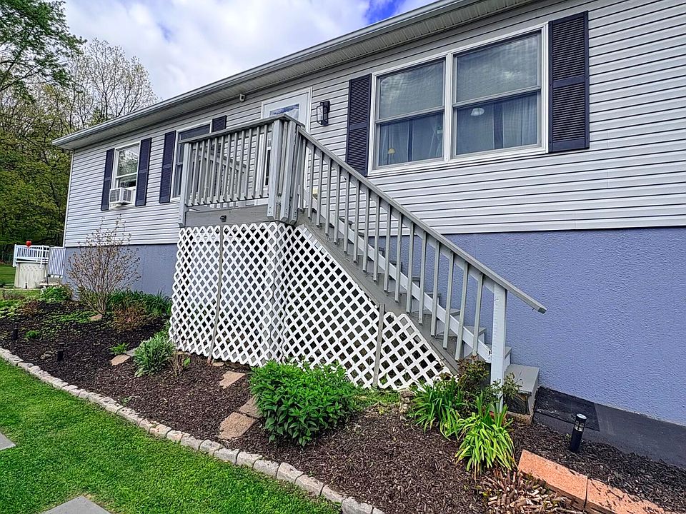 1st image of 467 Bagnick St
