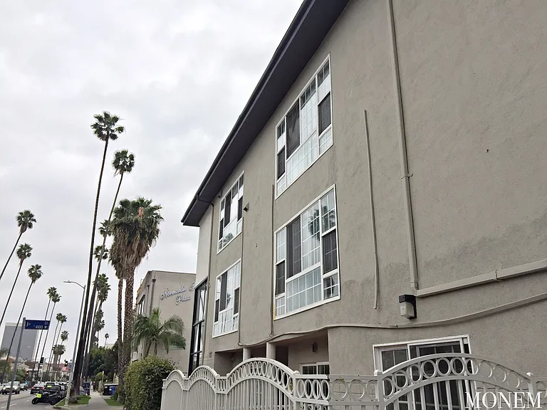 101 N Normandie Ave — Photo 2