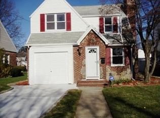 28 Carman St, Hempstead, NY 11550