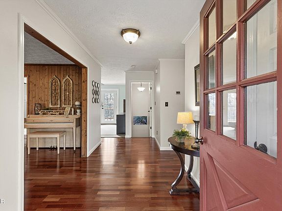 4th image of 384 Stephens Rd