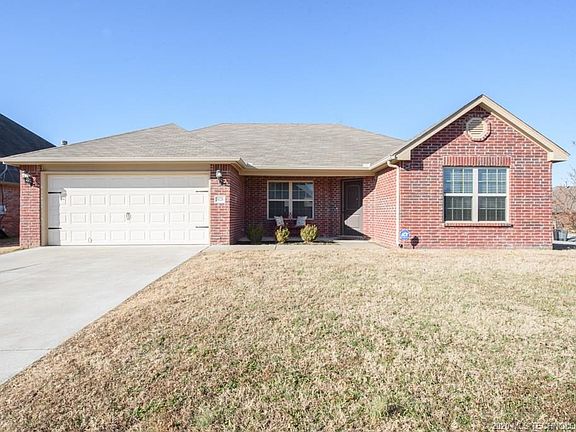 3rd image of 3128 S 208 East Ave