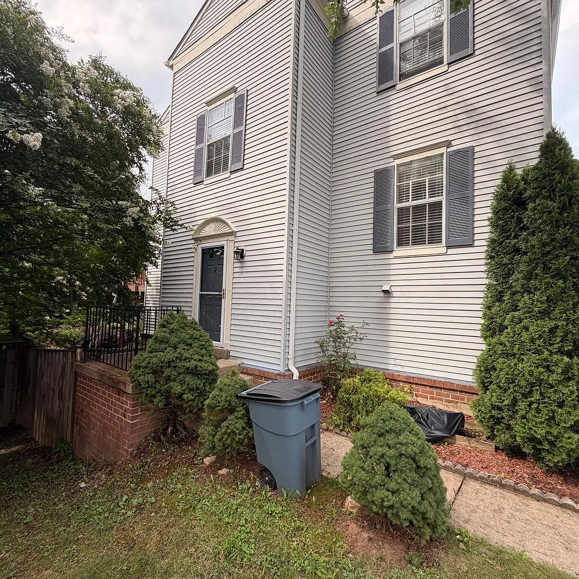 3 bed, 3.5 bath, 1574 sqft, $3,200 — Photo 3