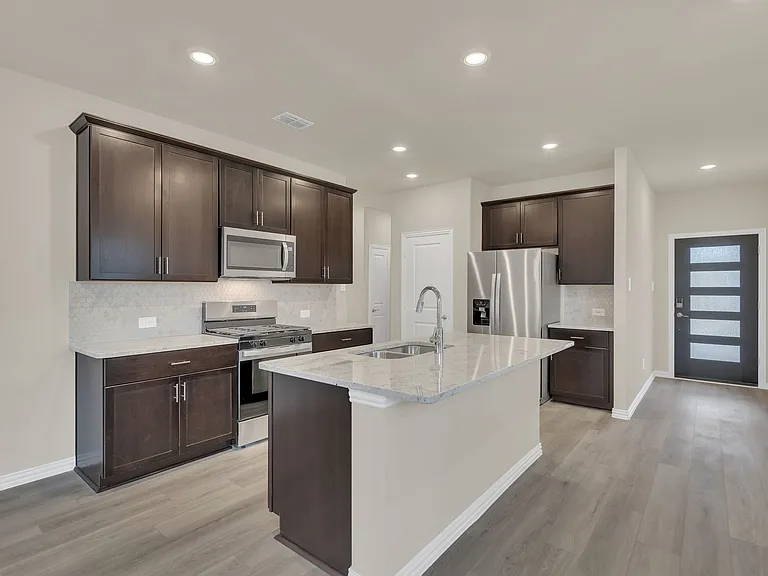 500 Weller Rd — Photo 5