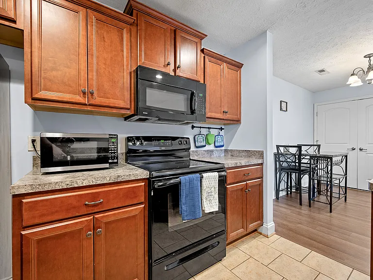100 Capstone Dr — Photo 6