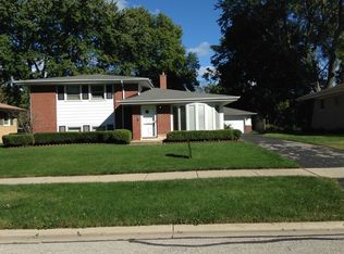 1031 N Wilshire Ln, Arlington Heights, IL 60004