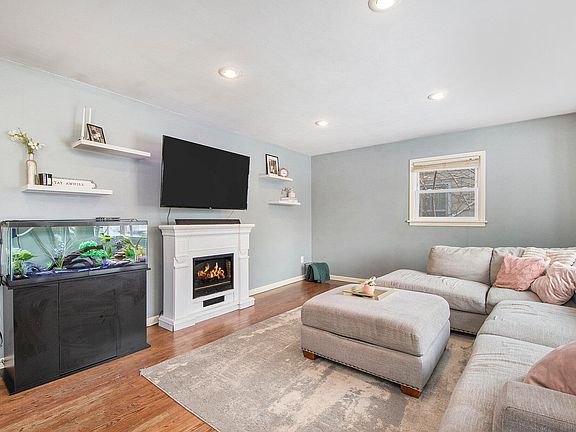 4th image of 217 Montebello St SE