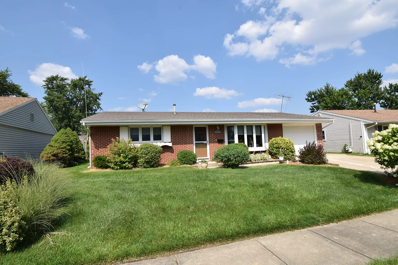 314 E Streamwood Blvd photo 1
