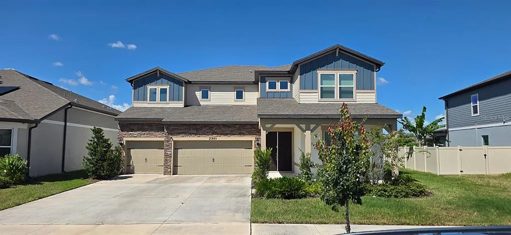 5 bed, 3.5 bath, 4272 sqft, $4,300 — Photo 3