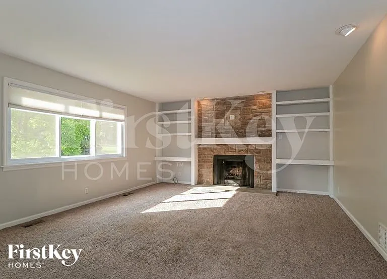 611 Lakewood Dr — Photo 3