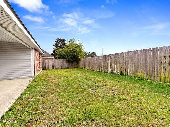 5th image of 129 Wild Rose Ln