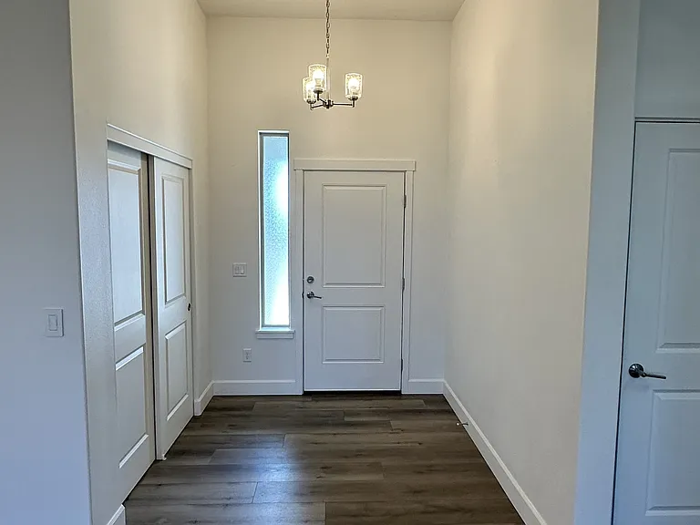 707 Athens Dr — Photo 4