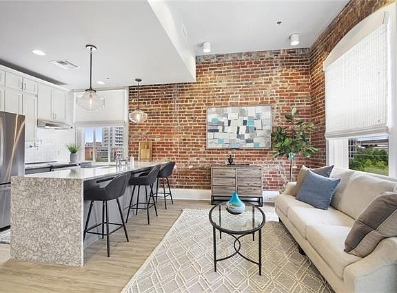 5th image of 1001 Carondelet St #202