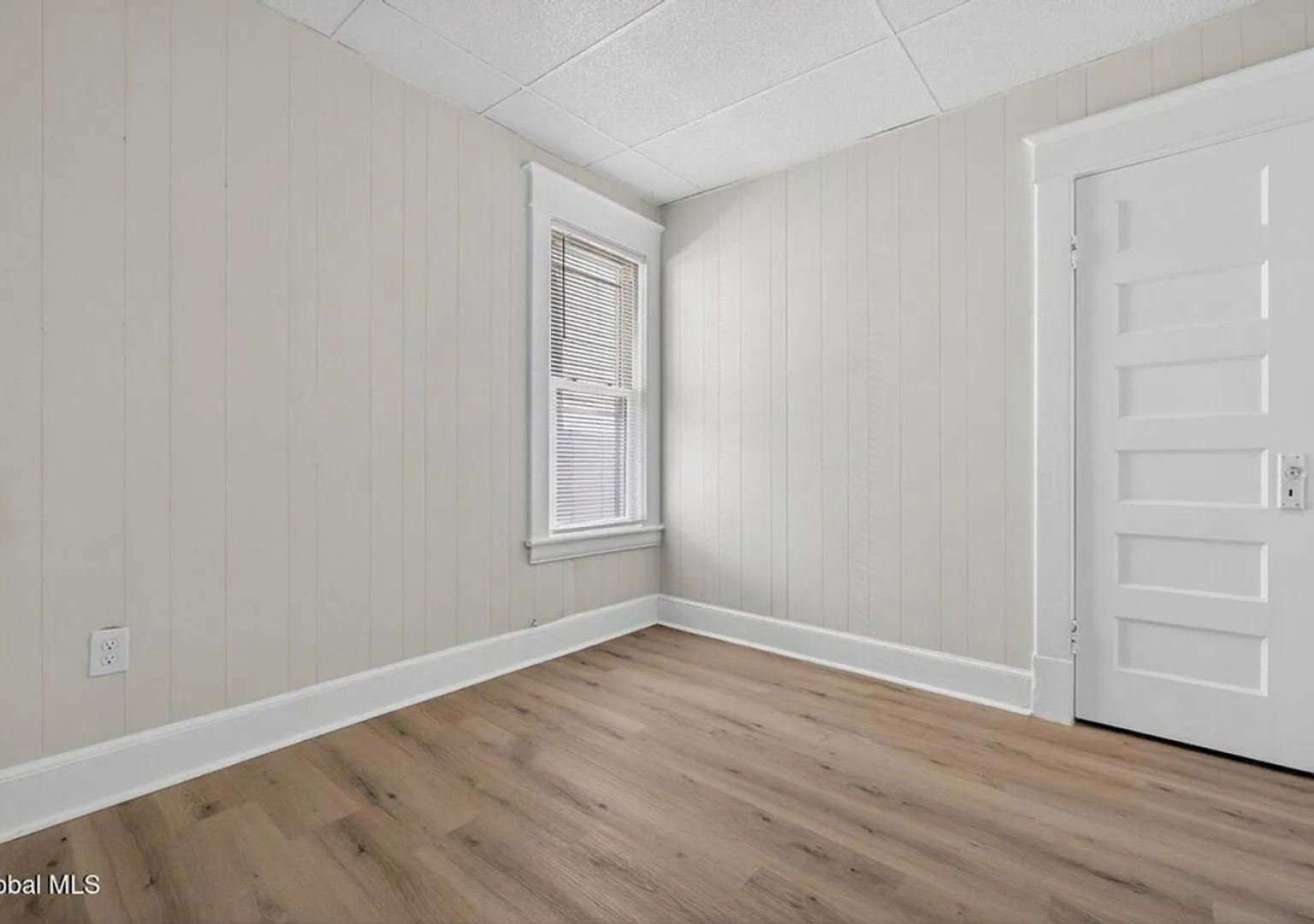 Charming 3BR Duplex in Schenectady — Photo 4