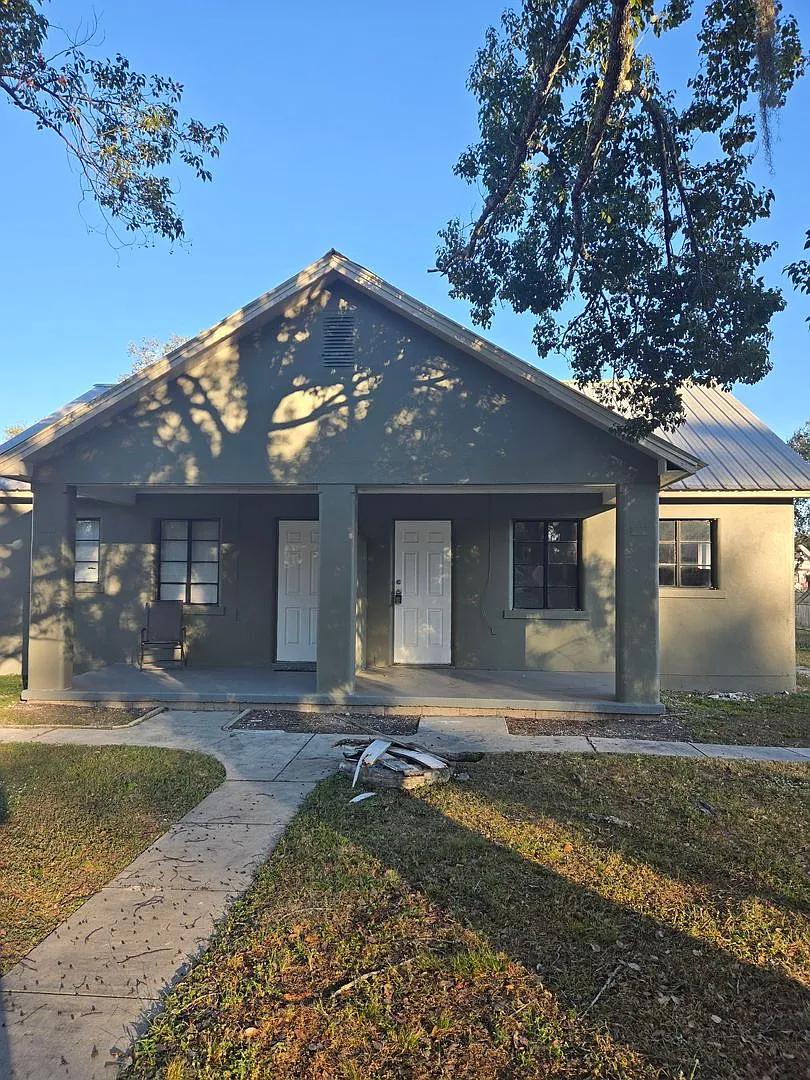 Charming 1-Bedroom Duplex Home for Rent in Zephyrhills! — Photo 1