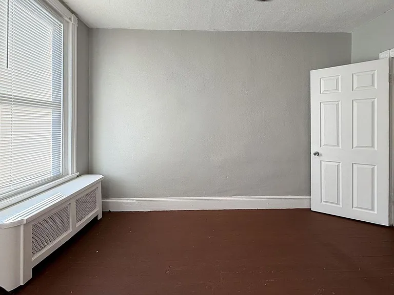 3929 Alfred St — Photo 3