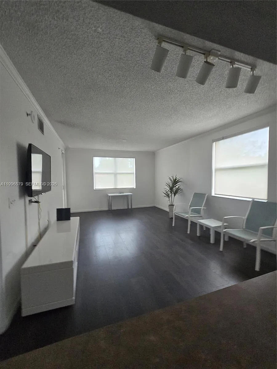 Building Photo - 17150 N Bay Rd #2316
